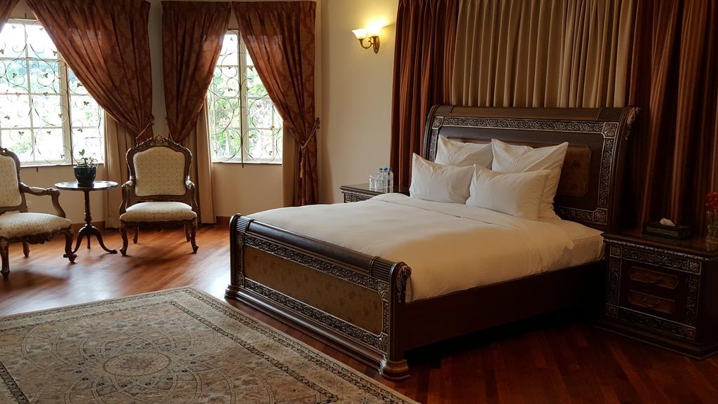 The Kahaani Hotel อาเยอร์ เกโระห์ ภายนอก รูปภาพ