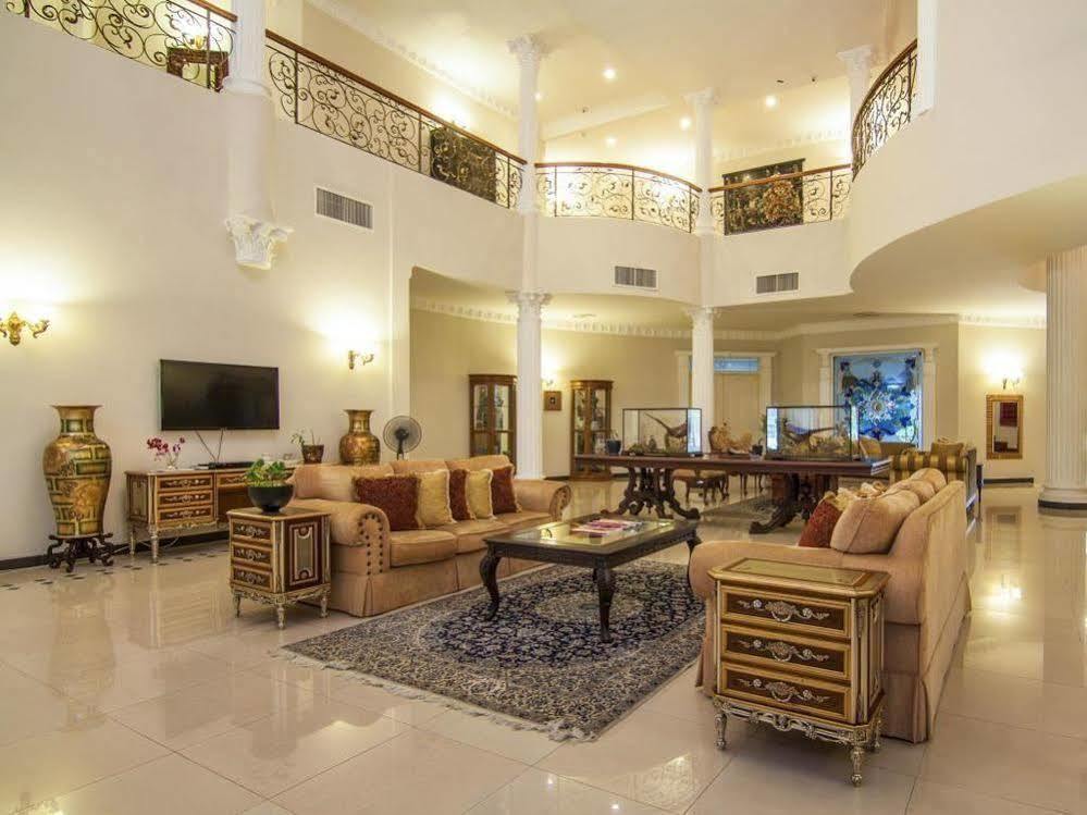 The Kahaani Hotel อาเยอร์ เกโระห์ ภายนอก รูปภาพ