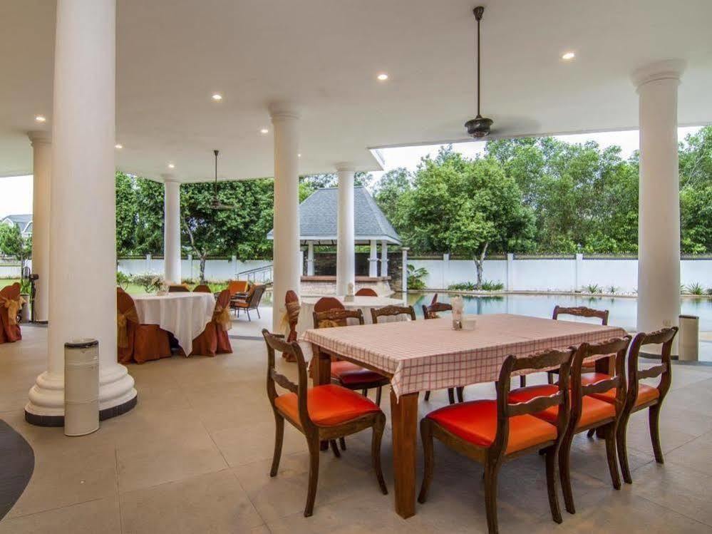 The Kahaani Hotel อาเยอร์ เกโระห์ ภายนอก รูปภาพ