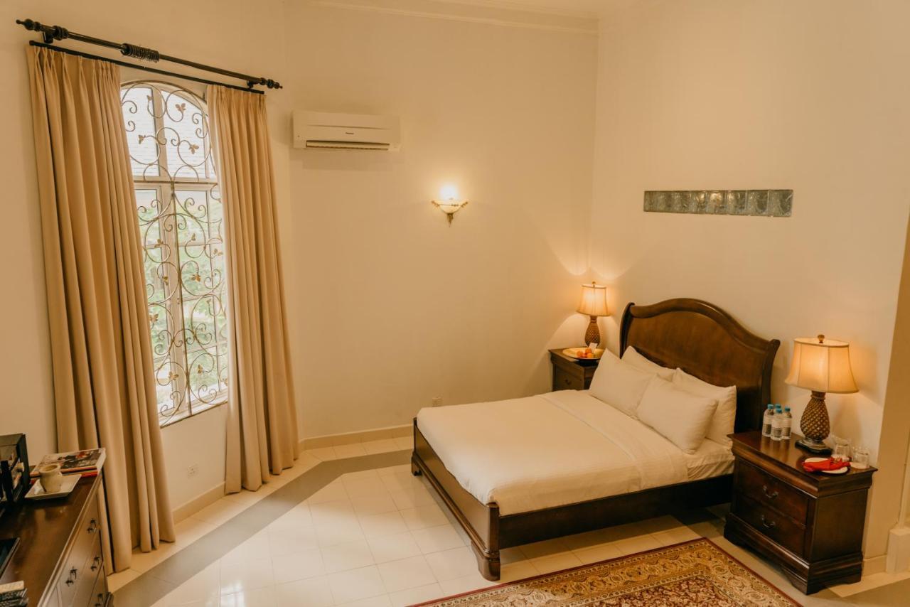 The Kahaani Hotel อาเยอร์ เกโระห์ ภายนอก รูปภาพ